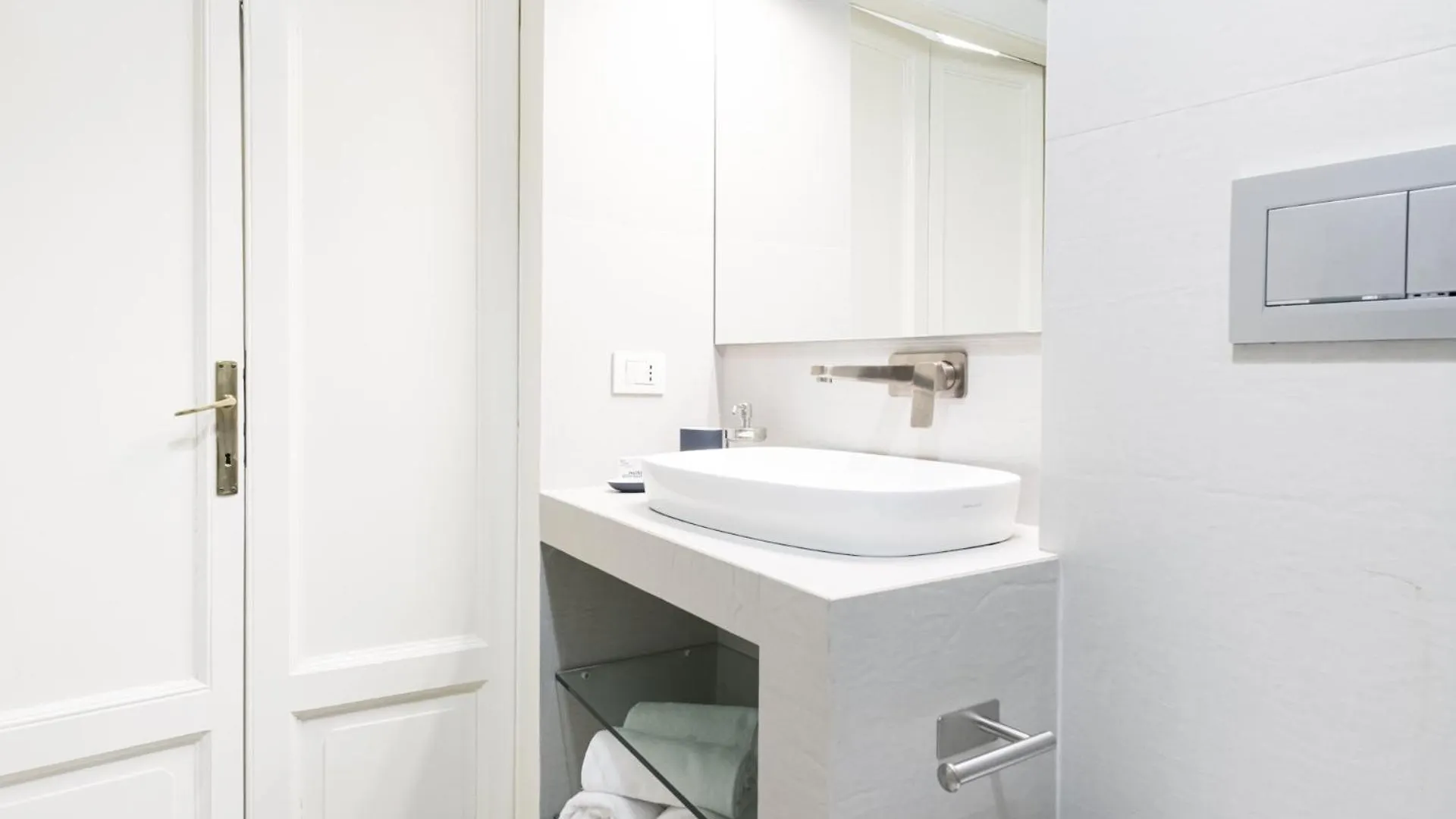Easylife - Design Elegante A Porta Venezia Apartment Milan 0*,  Italy
